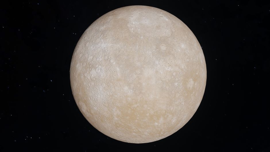 Vista detallada de Mercurio, mostrando la superficie del planeta en el espacio exterior.