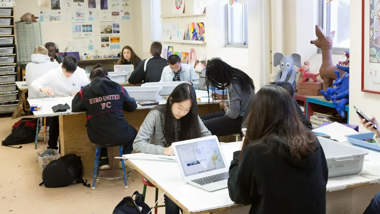 Google lleva Gemini a las aulas con riesgos bajo estudio