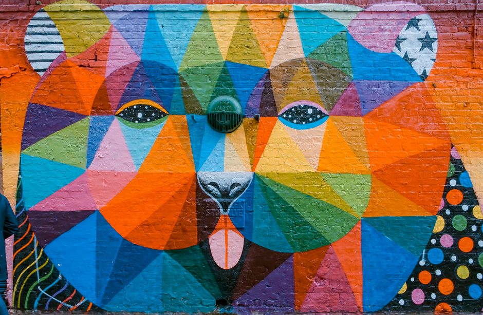 Fotografía Selectiva De Una Pared Con Graffiti