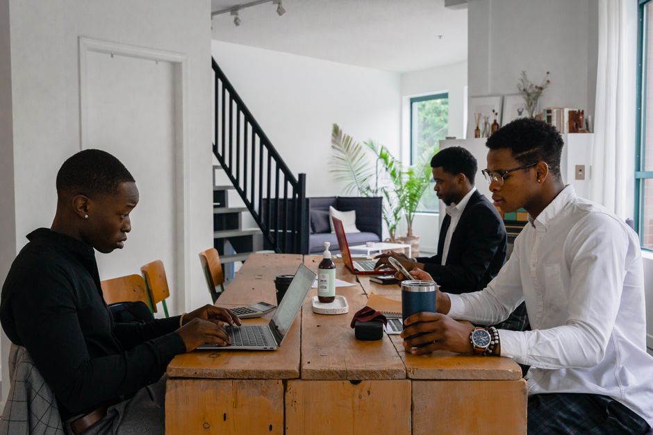 Fotos de stock gratuitas de adultos jovenes, ambiente de negocios, ambiente profesional