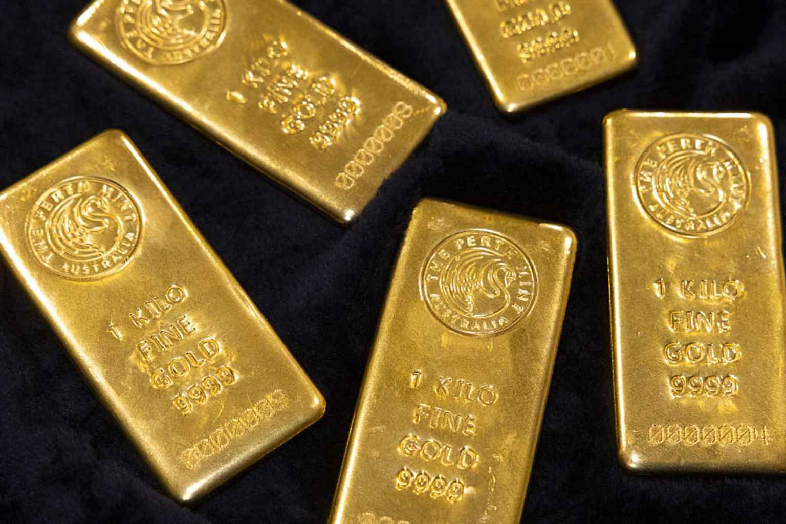 Guerra en Irán dispara el petróleo y sacude al peso mexicano