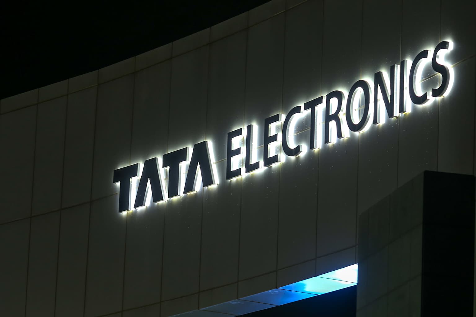 Hackean a Tata Electronics: filtran datos de Apple y Tesla