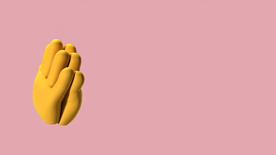 Gesto de manos aplaudiendo en 3D de color amarillo brillante sobre un fondo rosa, diseño minimalista.