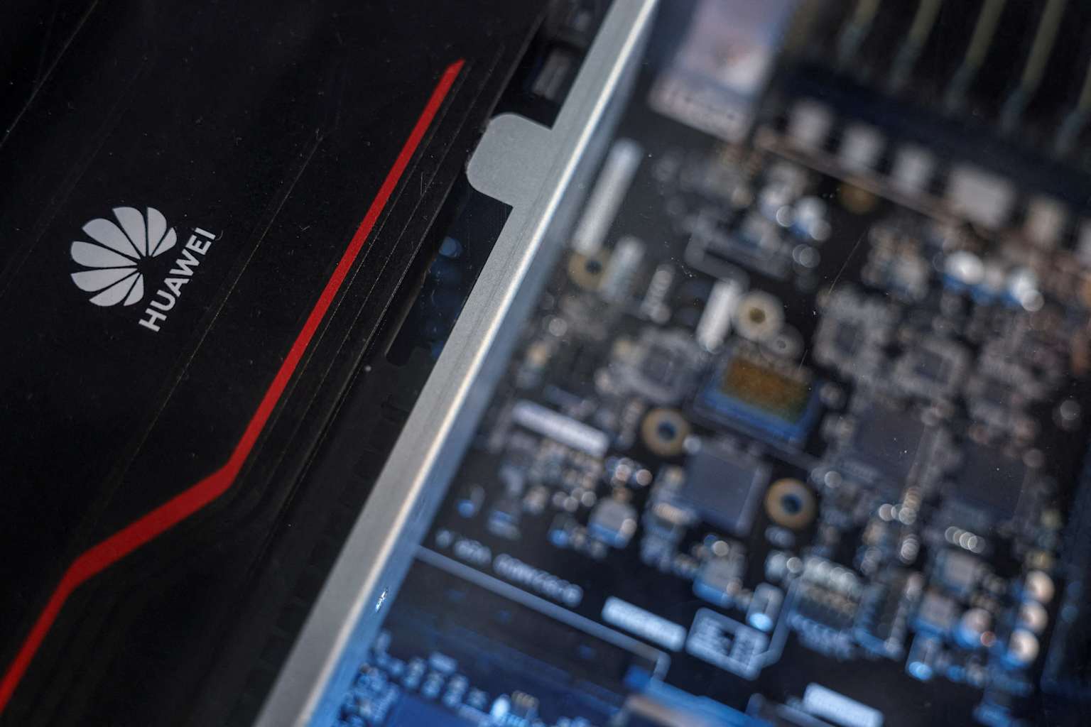 Huawei lanza Atlas 350 para superar al H20 de Nvidia