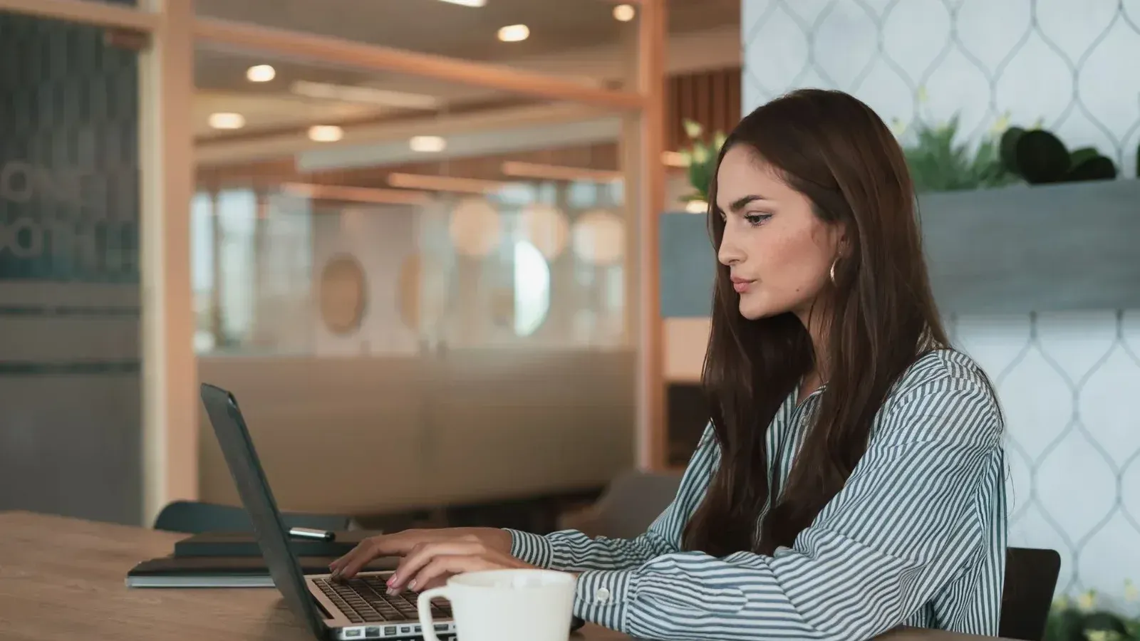 IA: 34 de 37 países esperan menos empleos