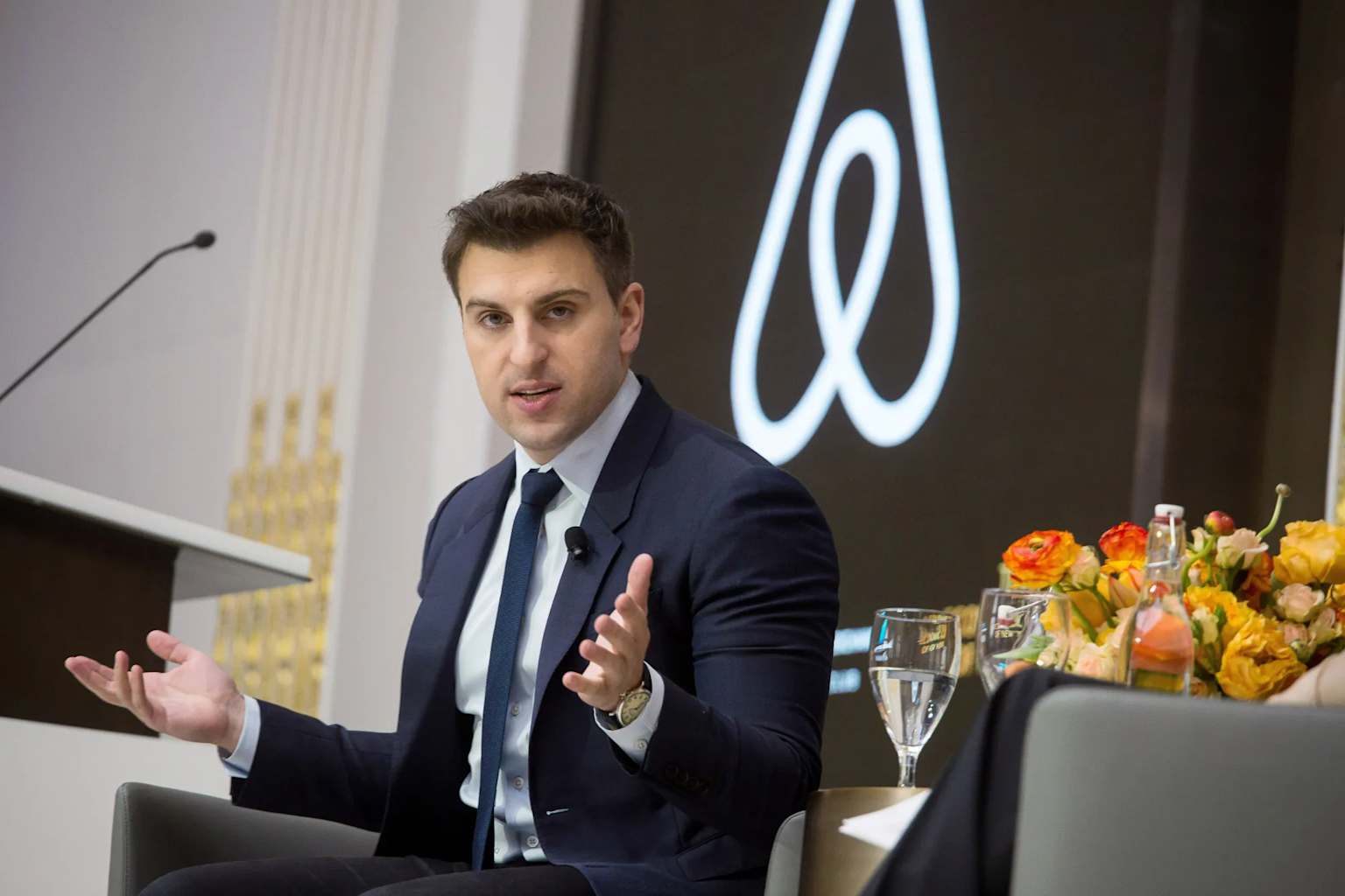 IA ya escribe el 60% del código de ingenieros en Airbnb