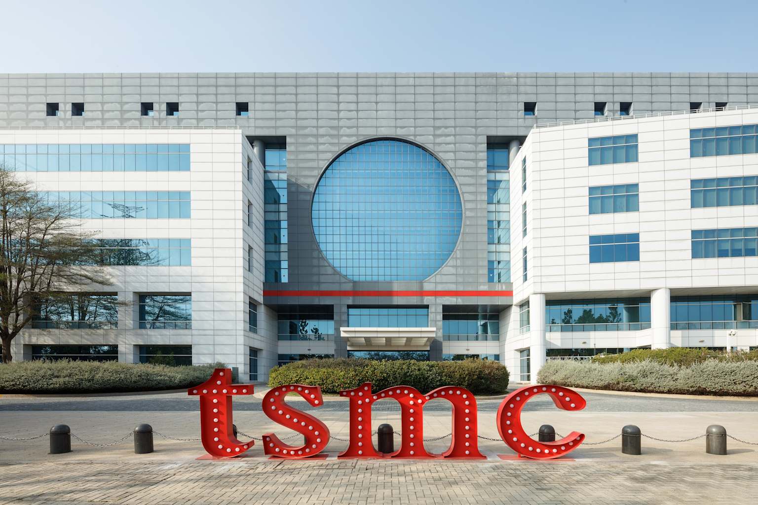 Ingresos de TSMC suben 35% en el Q1 impulsados por la IA