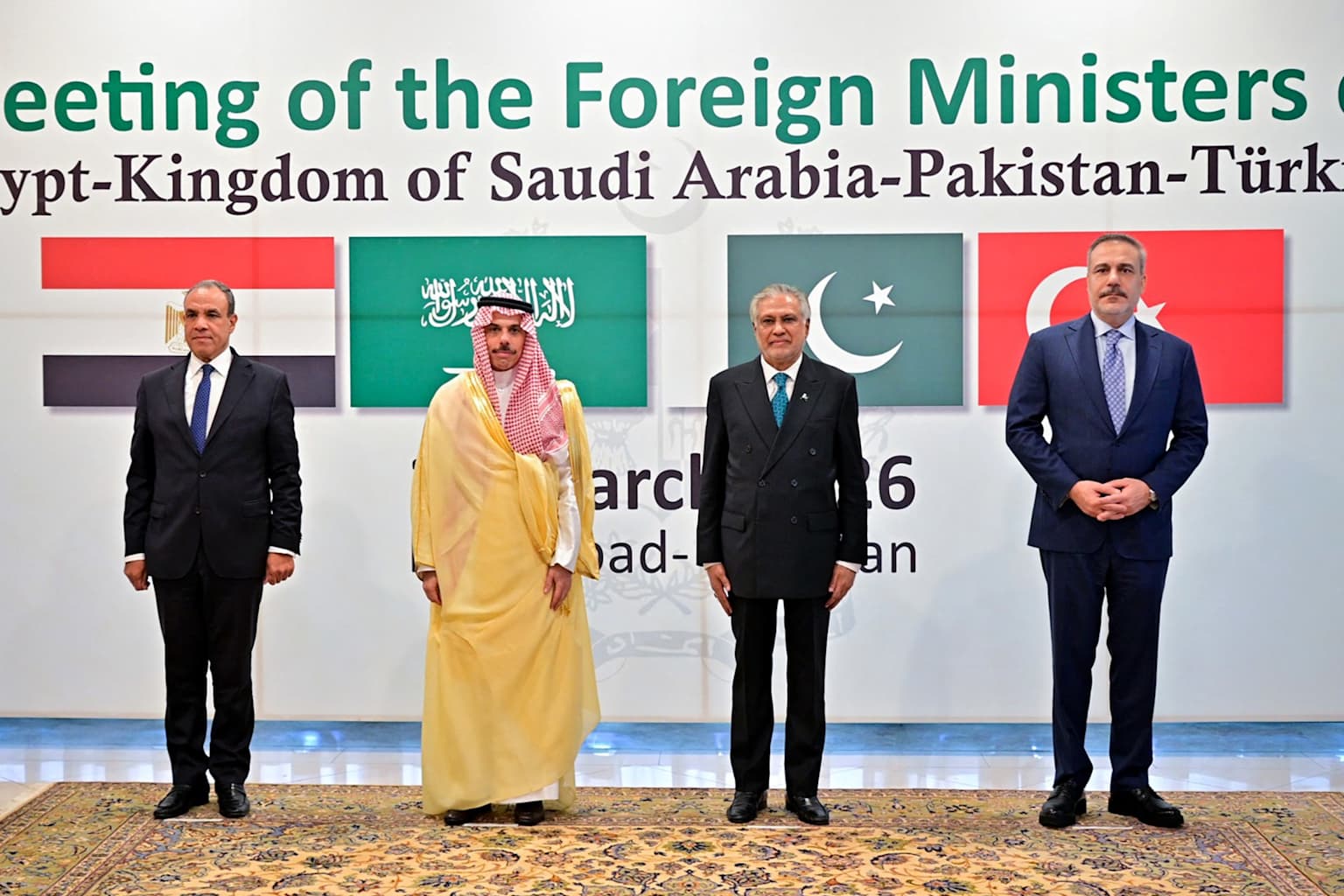 Irán alerta de invasión terrestre; cumbre en Pakistán