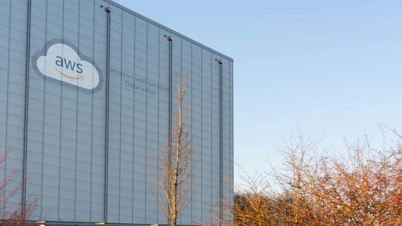 Irán ataca data center de Amazon en Bahréin y amenaza a 18 empresas tech