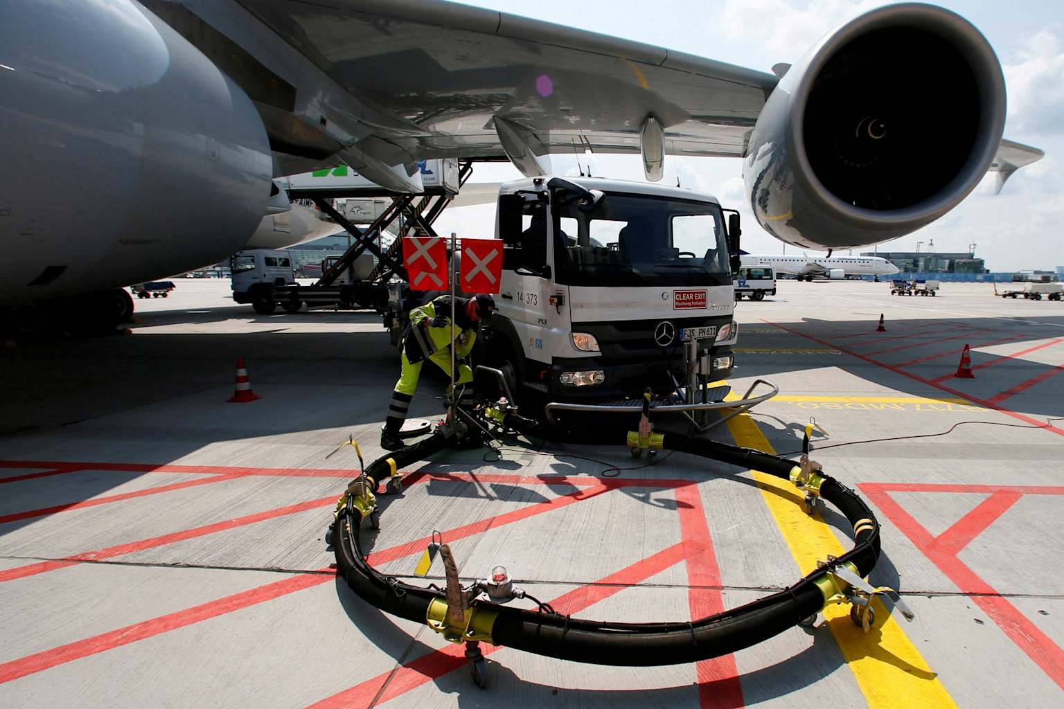 Irán cierra Estrecho de Ormuz y desata crisis global aérea