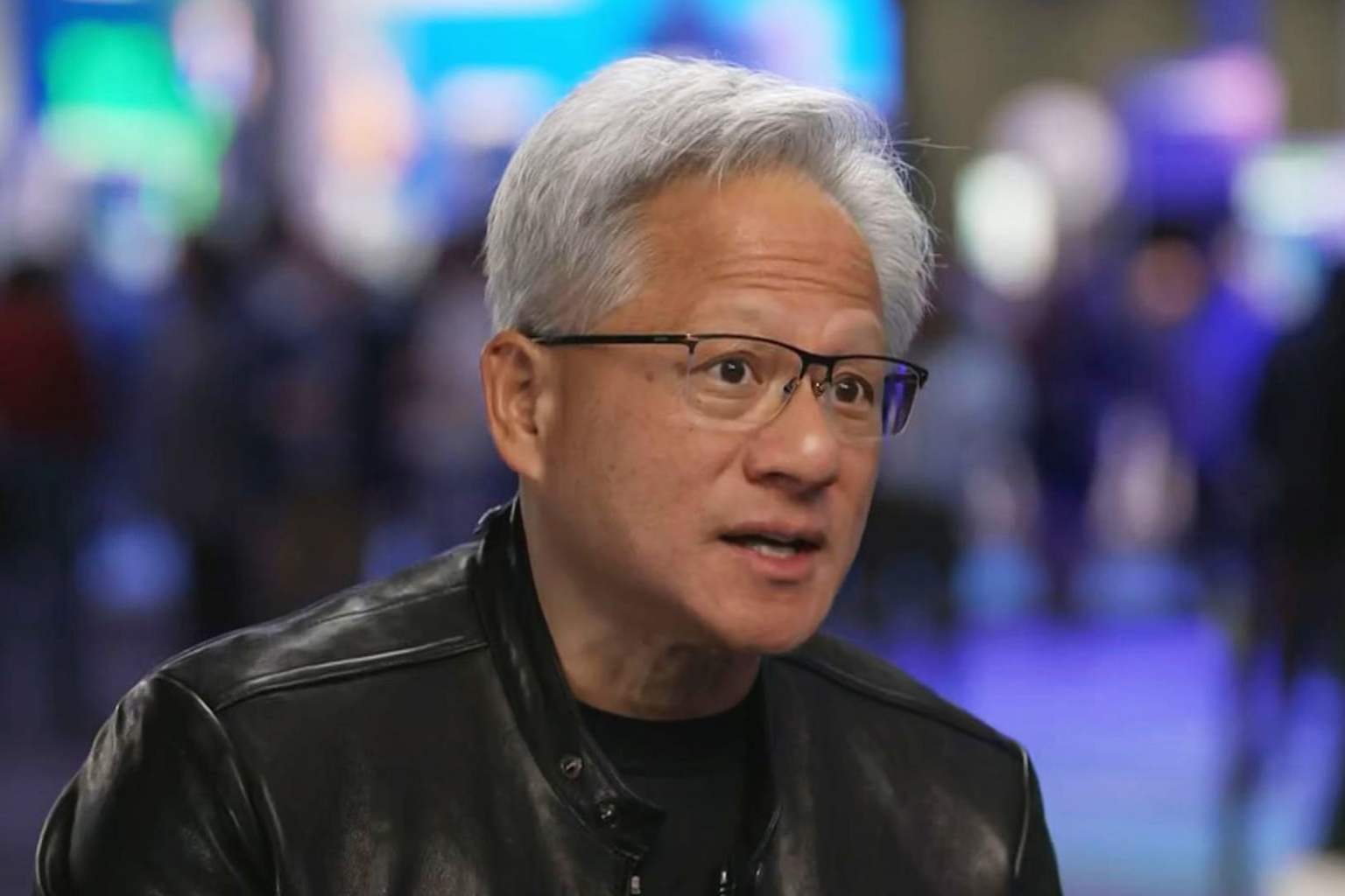 Jensen Huang se vuelve viral comiendo fideos en Beijing