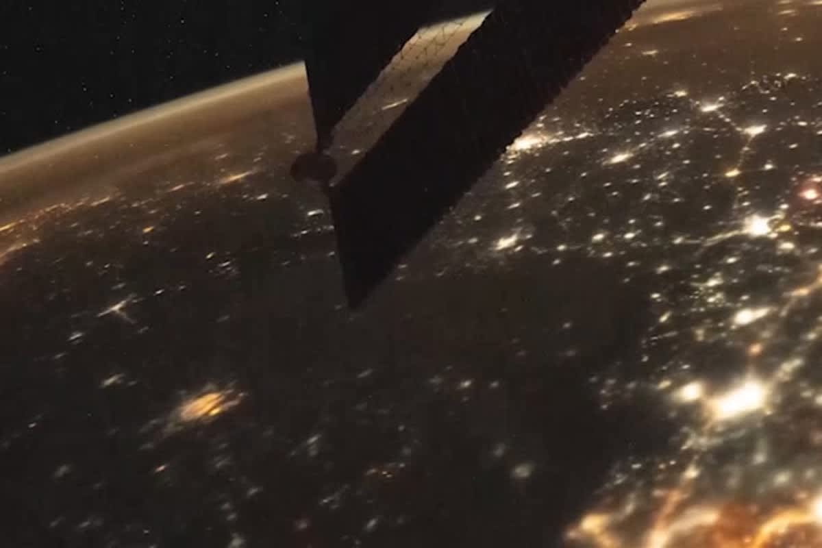 La EEI graba bombardeo ruso en Kiev desde el espacio