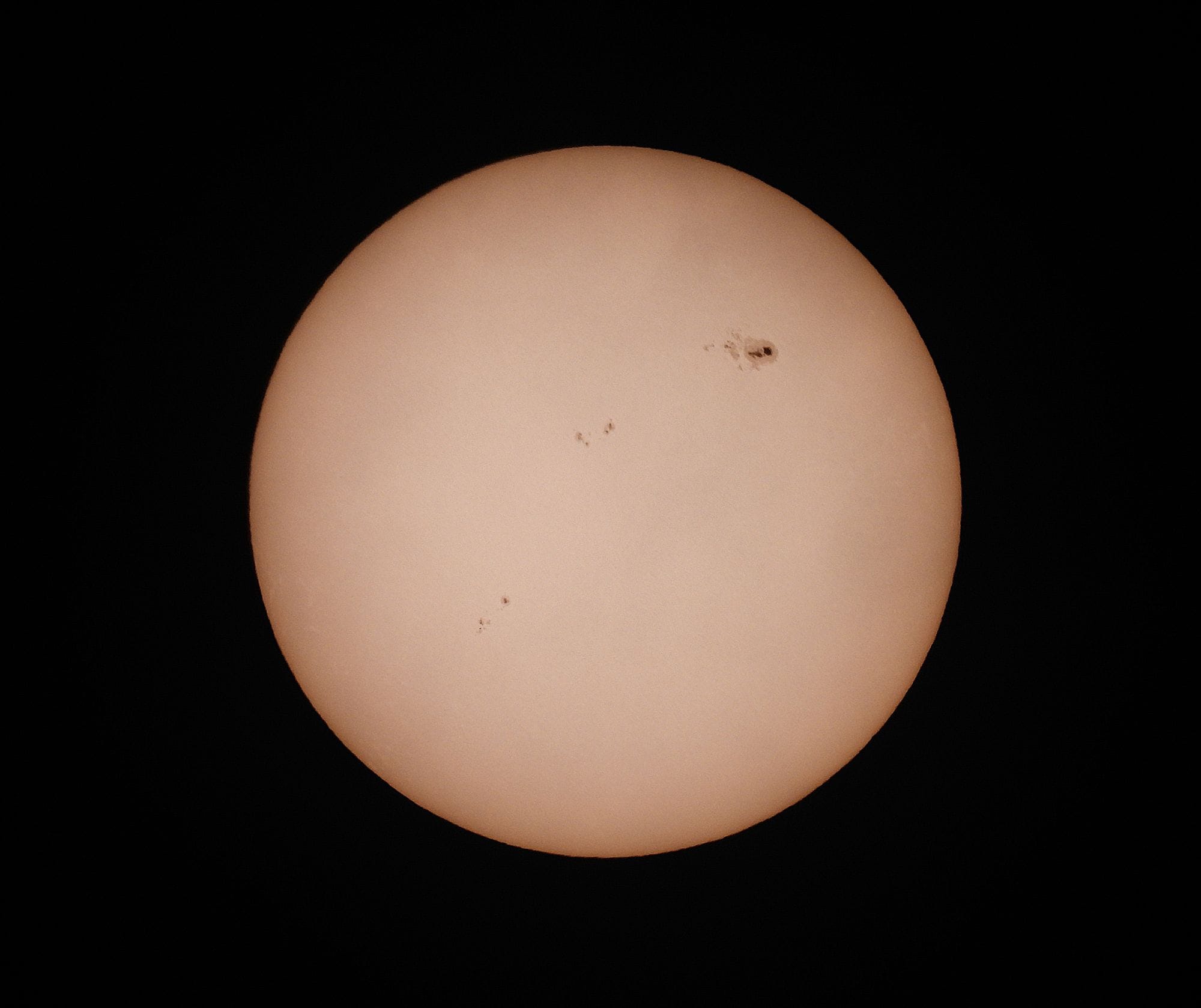 La IA detecta regiones activas del Sol 9.24 horas antes