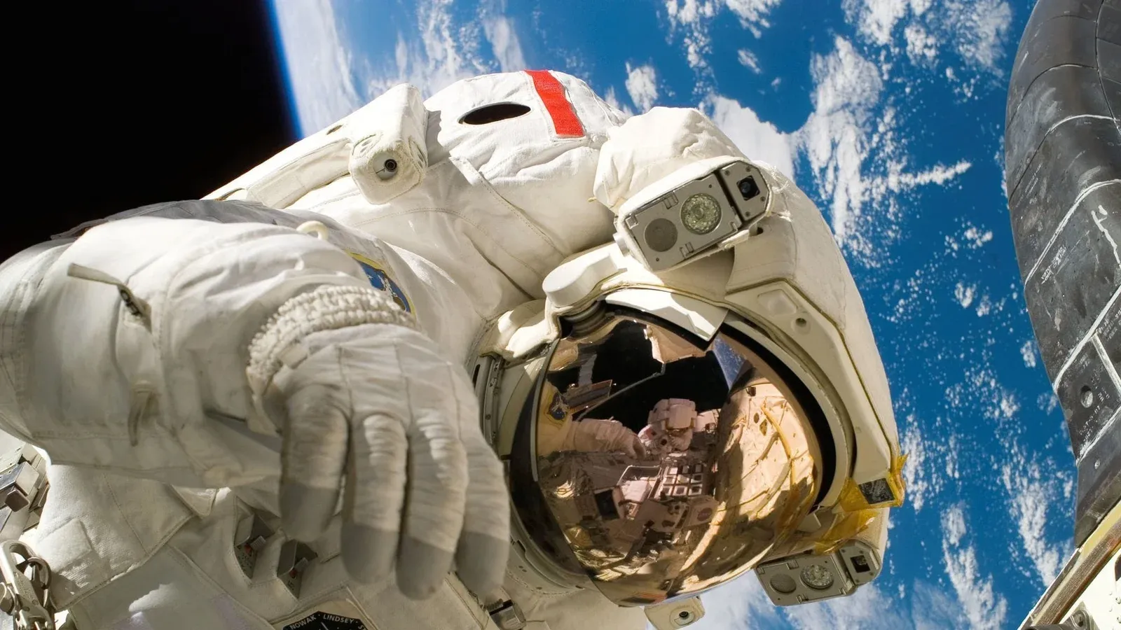 La sexta caminata solo de mujeres en la ISS dejó dos tareas