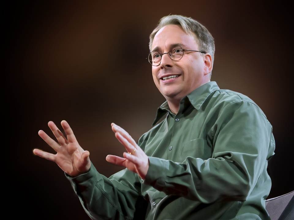 Linus Torvalds arremete contra los reportes de IA en Linux