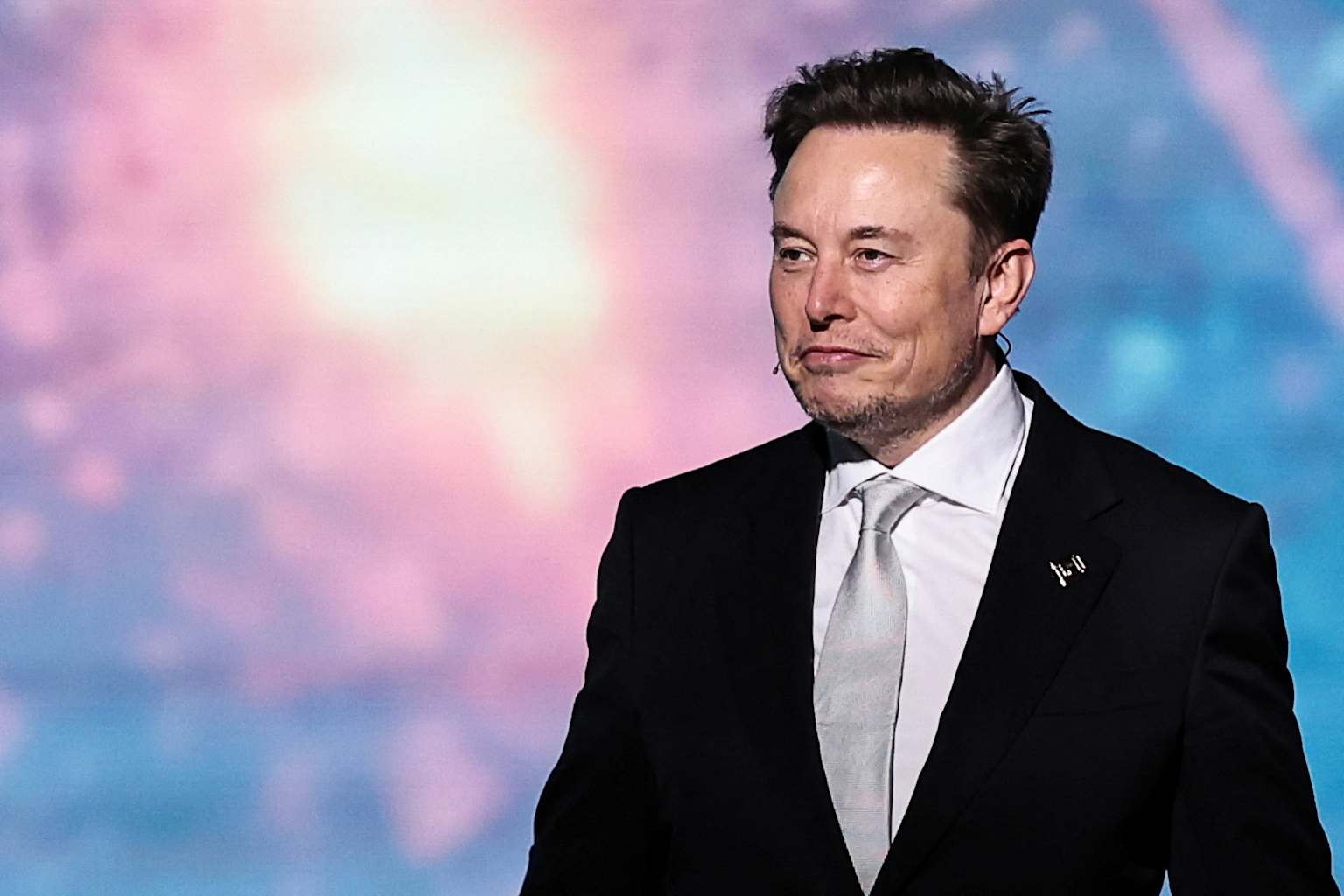 Macrohard: la IA de Musk y Tesla que controla computadoras