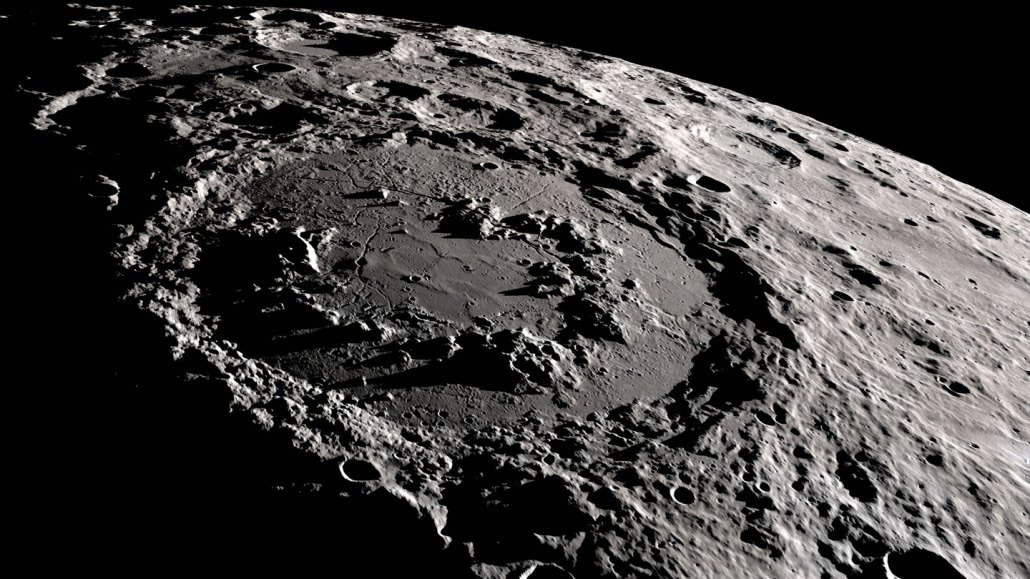 Mapa revela hielo lunar durante vuelo de Artemis II