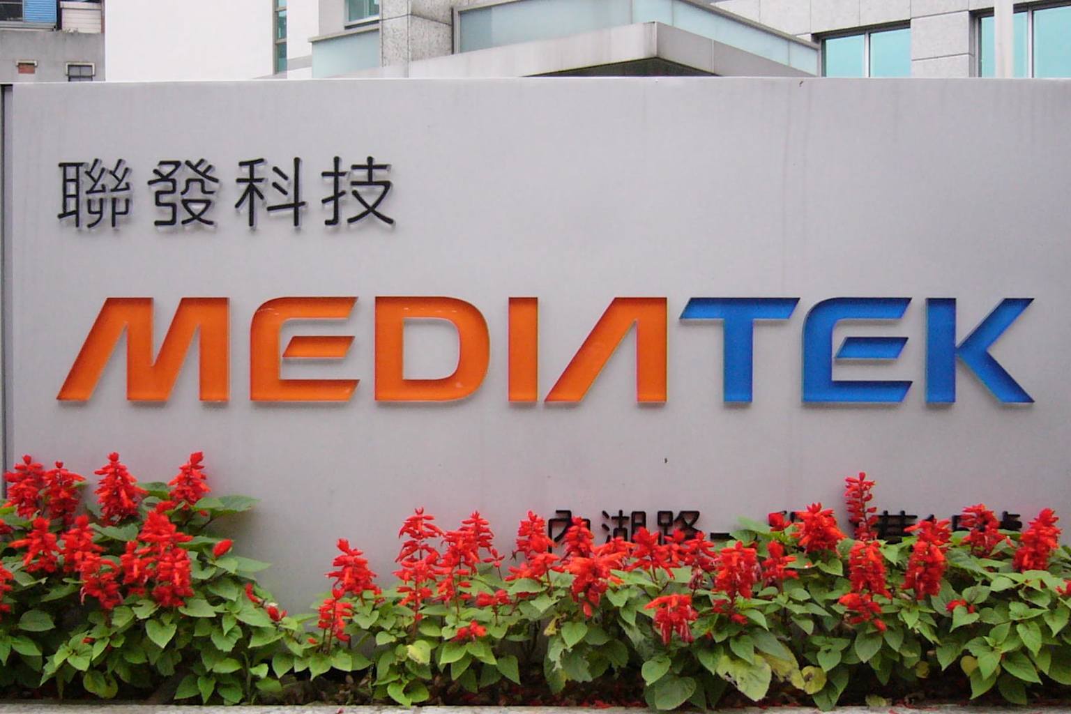 MediaTek y Qualcomm frenan producción de chips por crisis