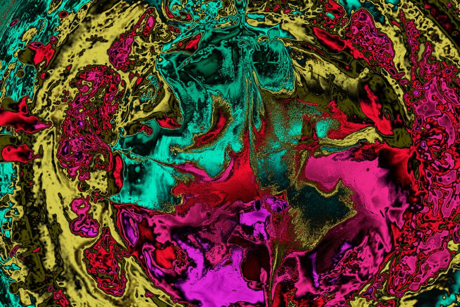 Arte abstracta dinámica con una textura de mármol líquido colorido y tonos vibrantes.