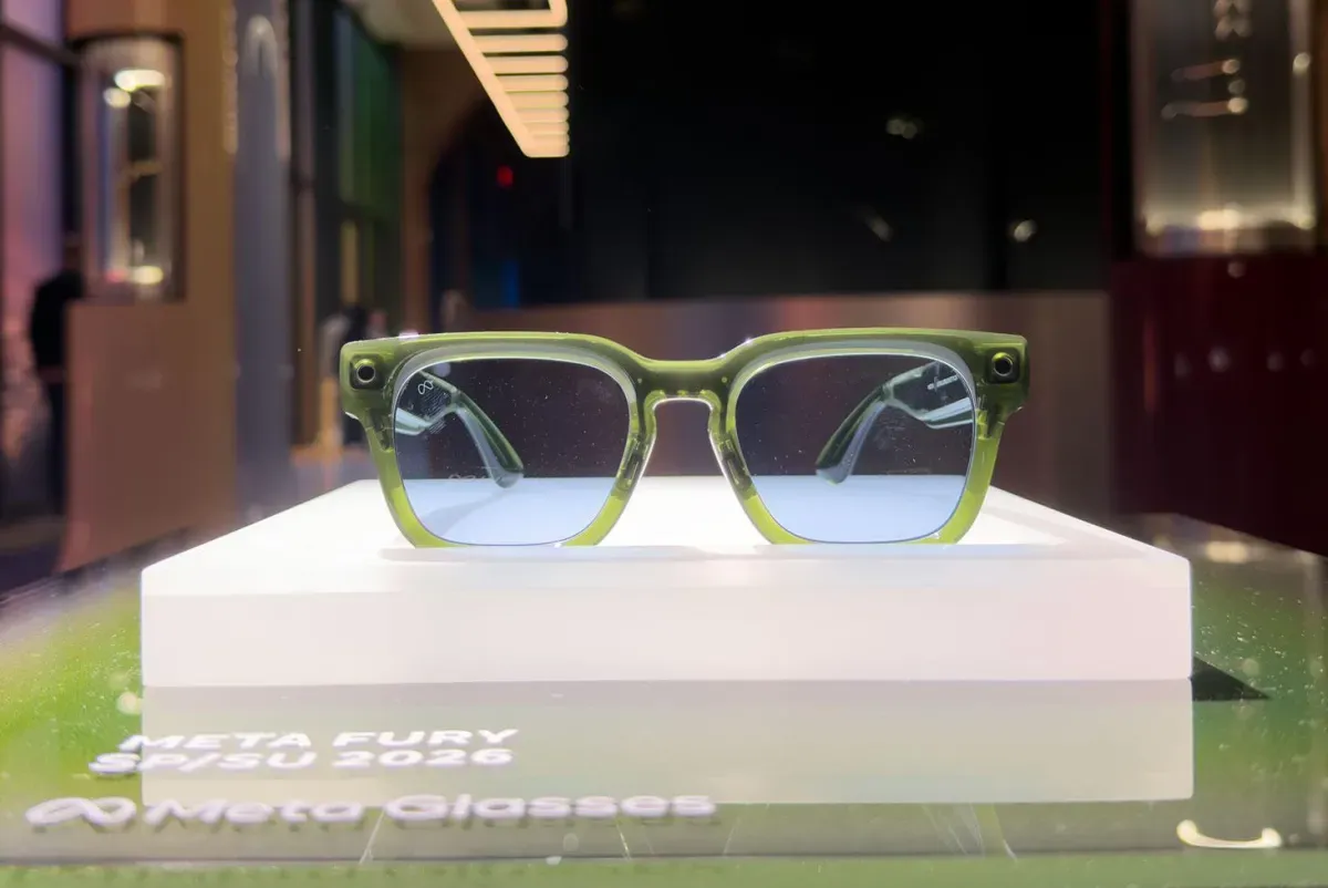 Meta lanza gafas inteligentes con su propia marca por 299 dólares