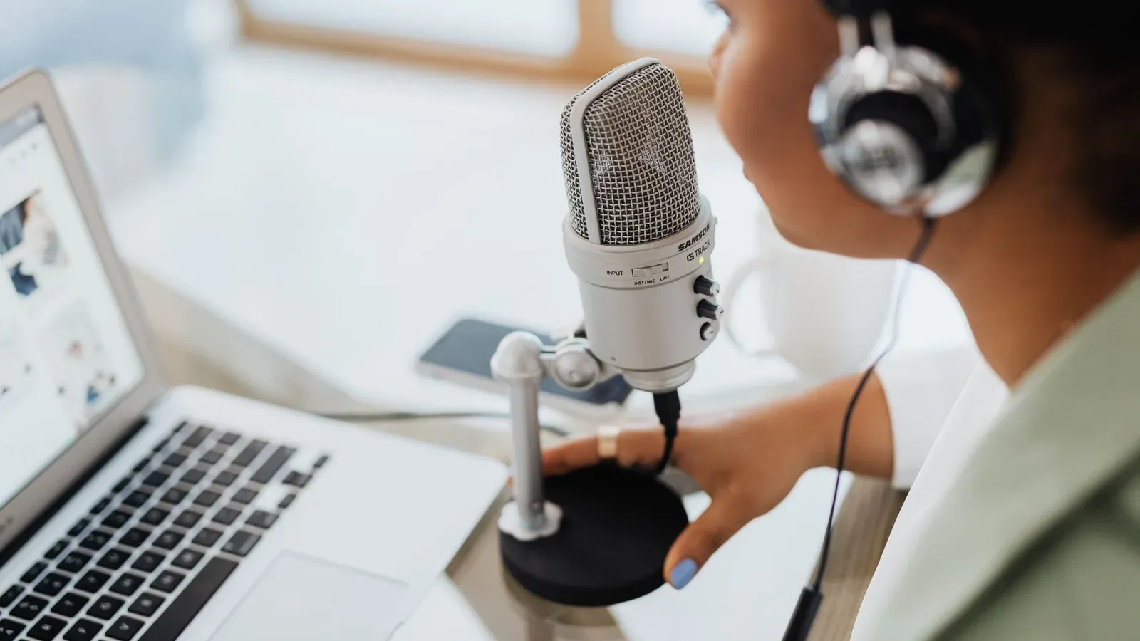 Meta presume 70 idiomas, pero la prueba solo mide inglés