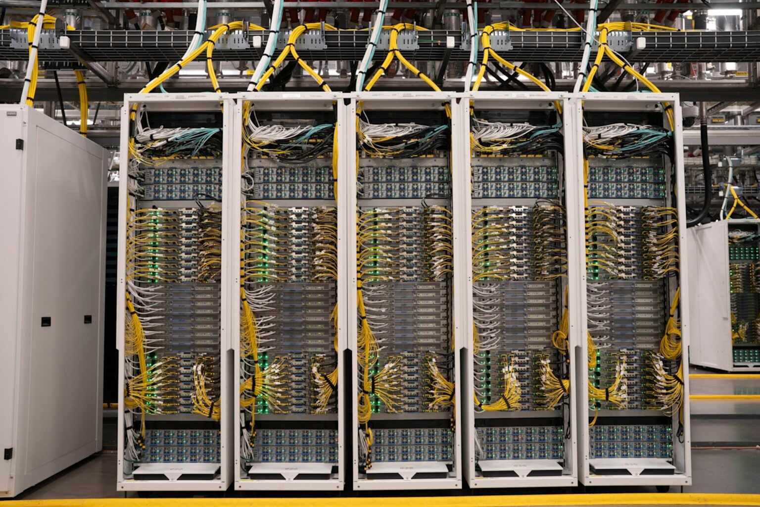 Meta y Microsoft elevan el gasto en centros de datos