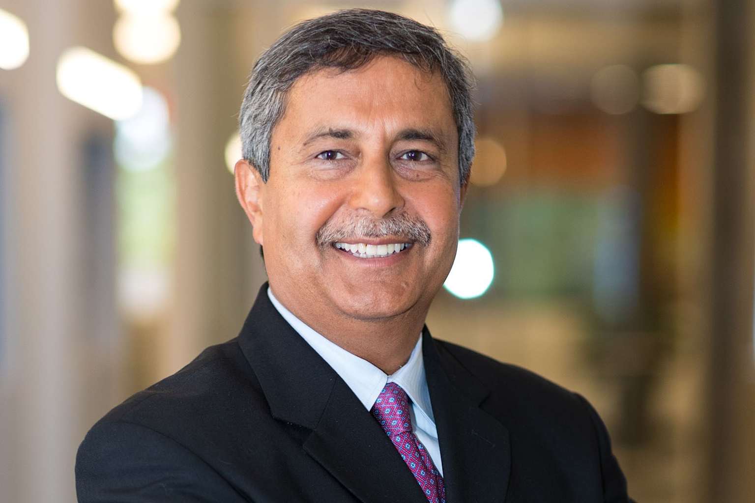 Micron no da abasto: surtirá solo el 50% de pedidos de chips