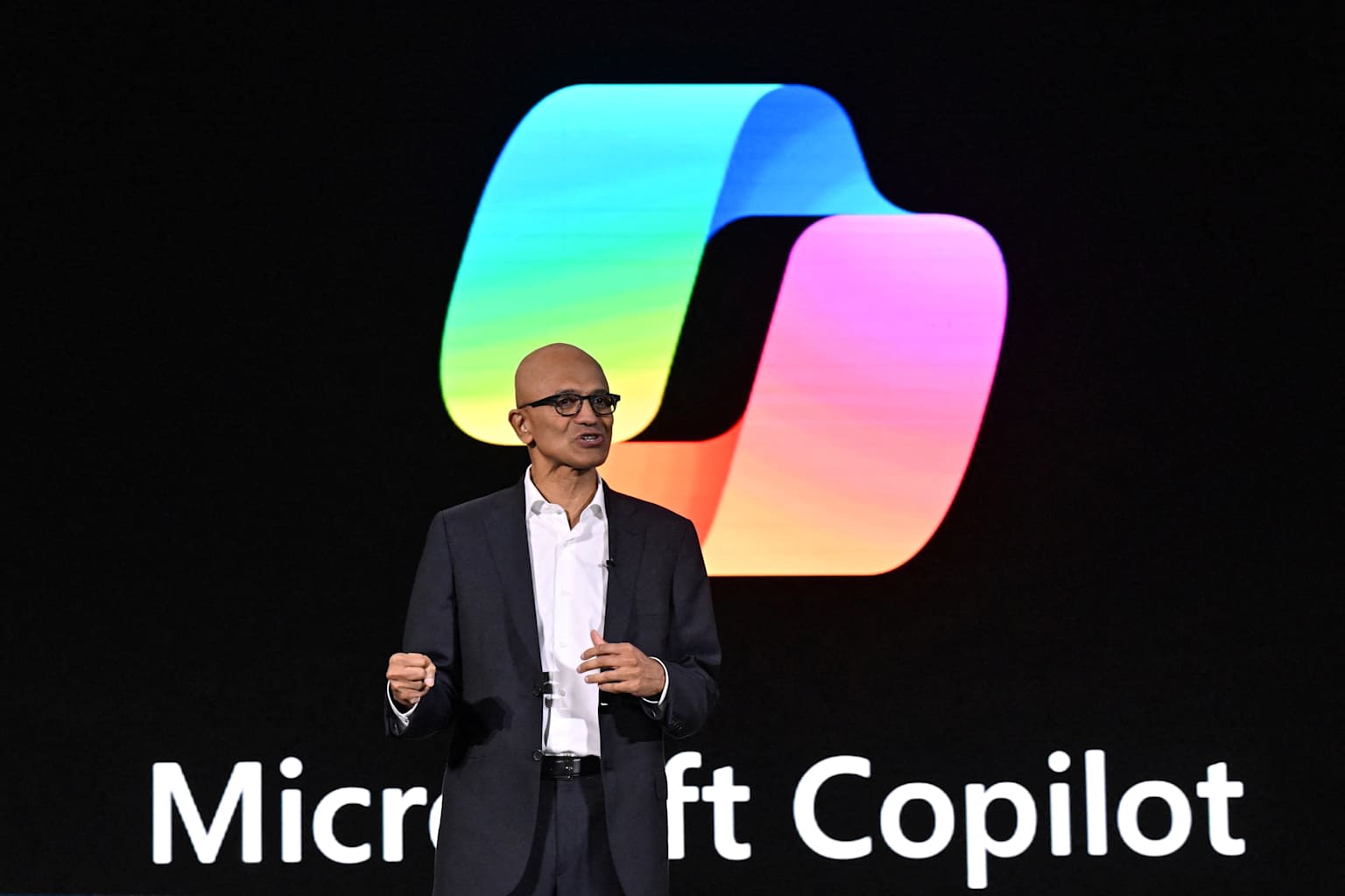 Microsoft lanza división de 2,500 mdd para integrar IA