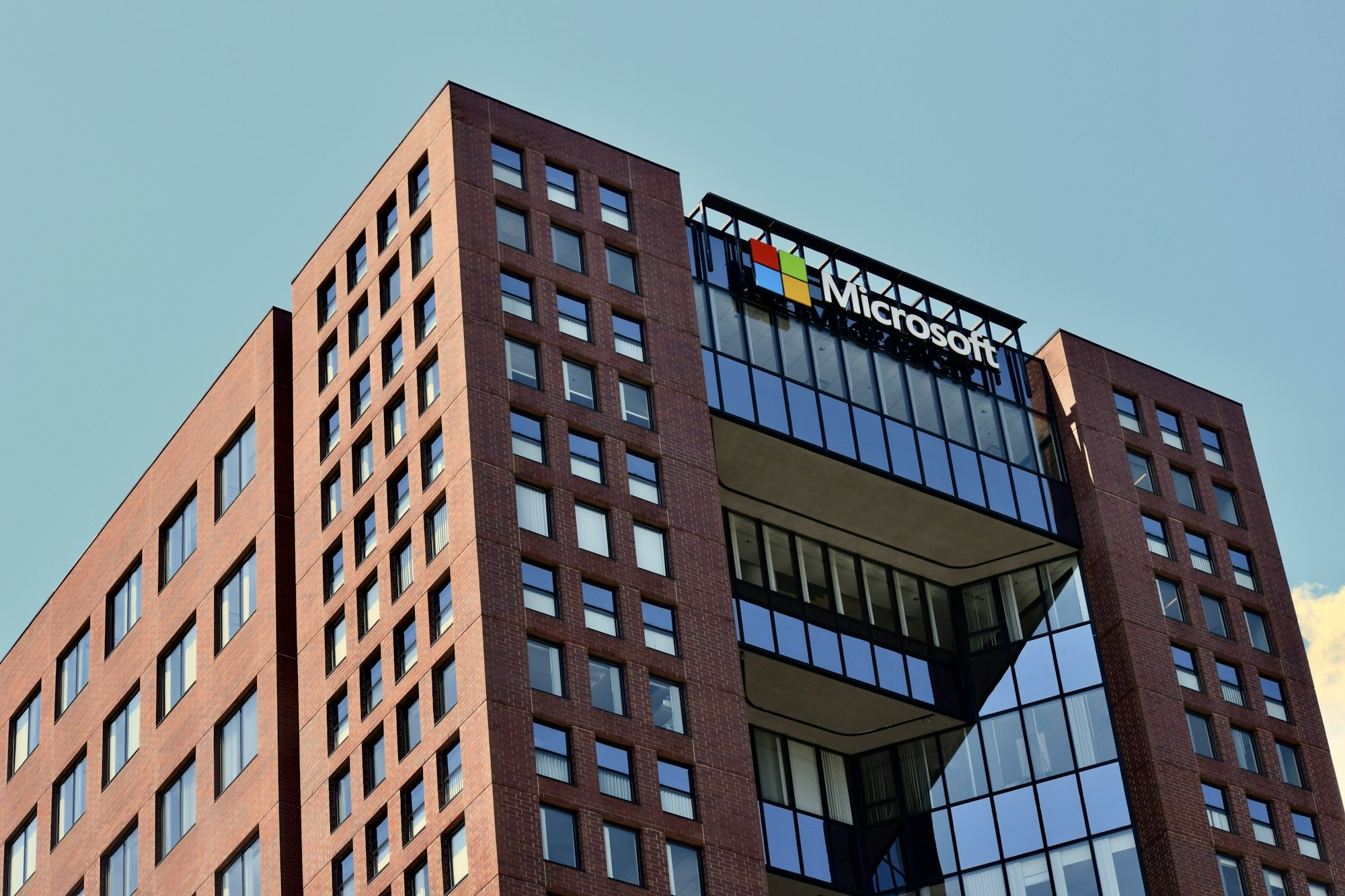 Microsoft lanza Frontier para meter ingenieros de IA en empresas