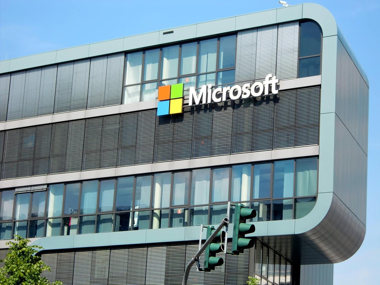 Microsoft lanza IA multimodal que decide cuándo razonar