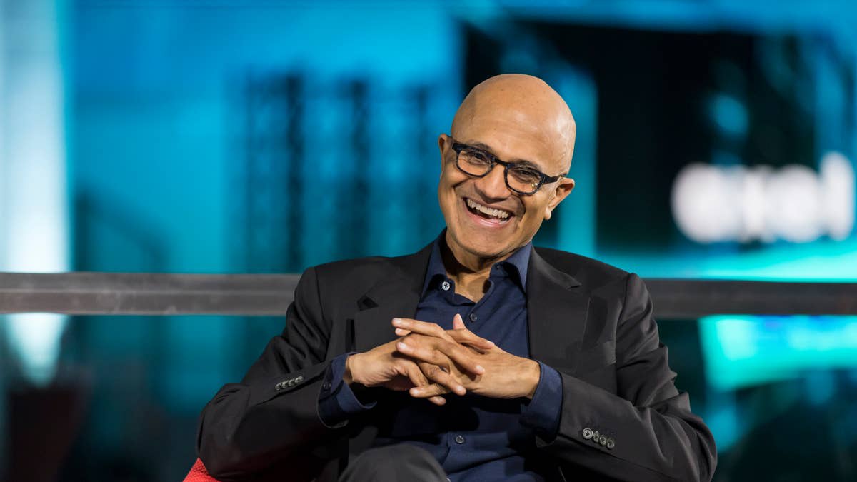 Microsoft reestructura acuerdo con OpenAI antes de reporte financiero clave