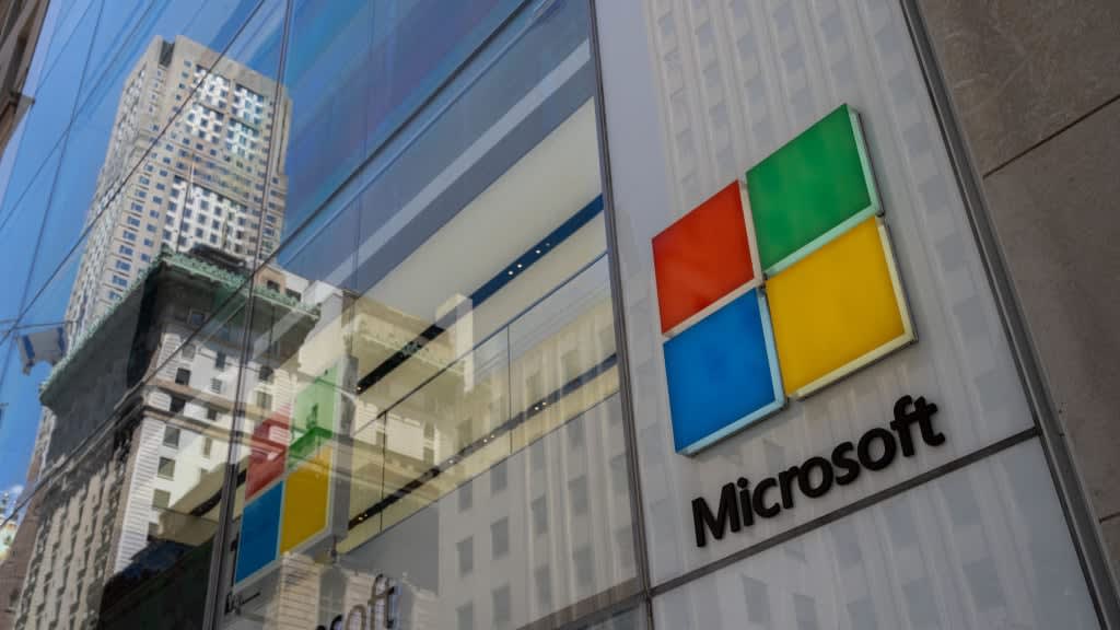Microsoft repara caída global de Outlook, Teams y Azure