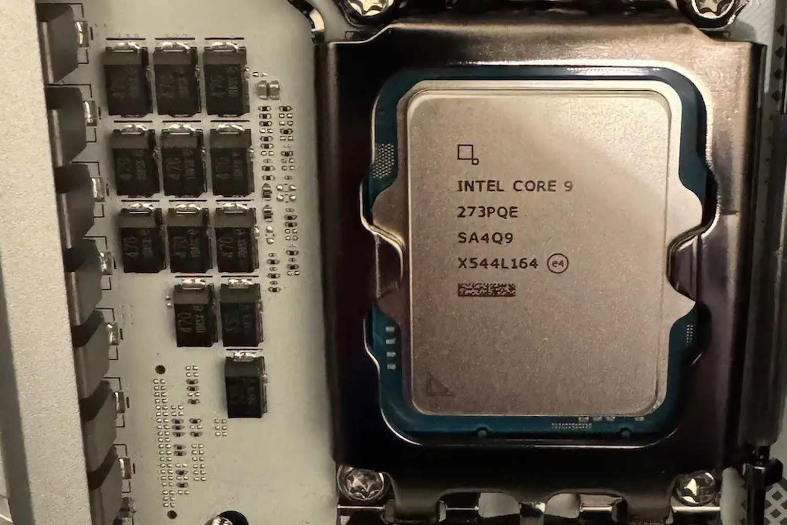 Modder arranca chip Intel con ayuda de IA Claude