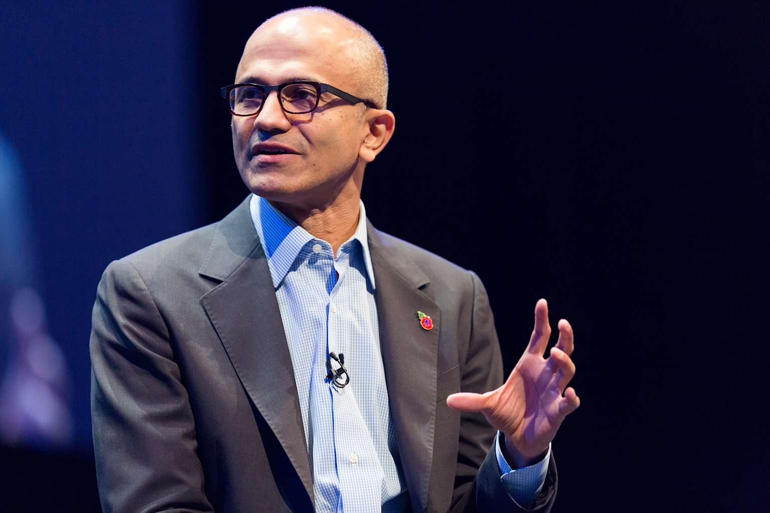 Nadella: Cada empresa debe crear su propia IA