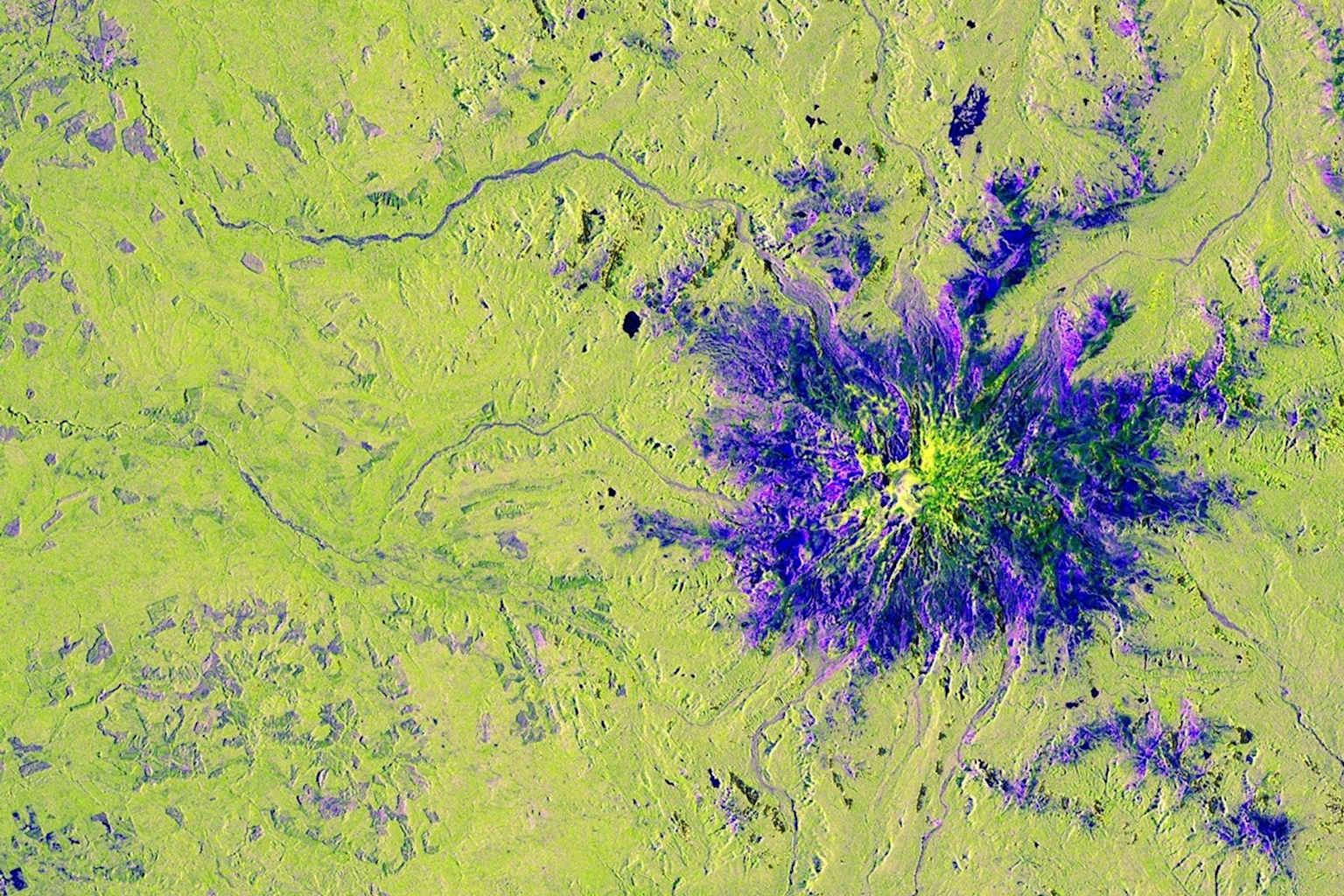 NASA capta volcanes ocultos bajo nubes con el radar NISAR