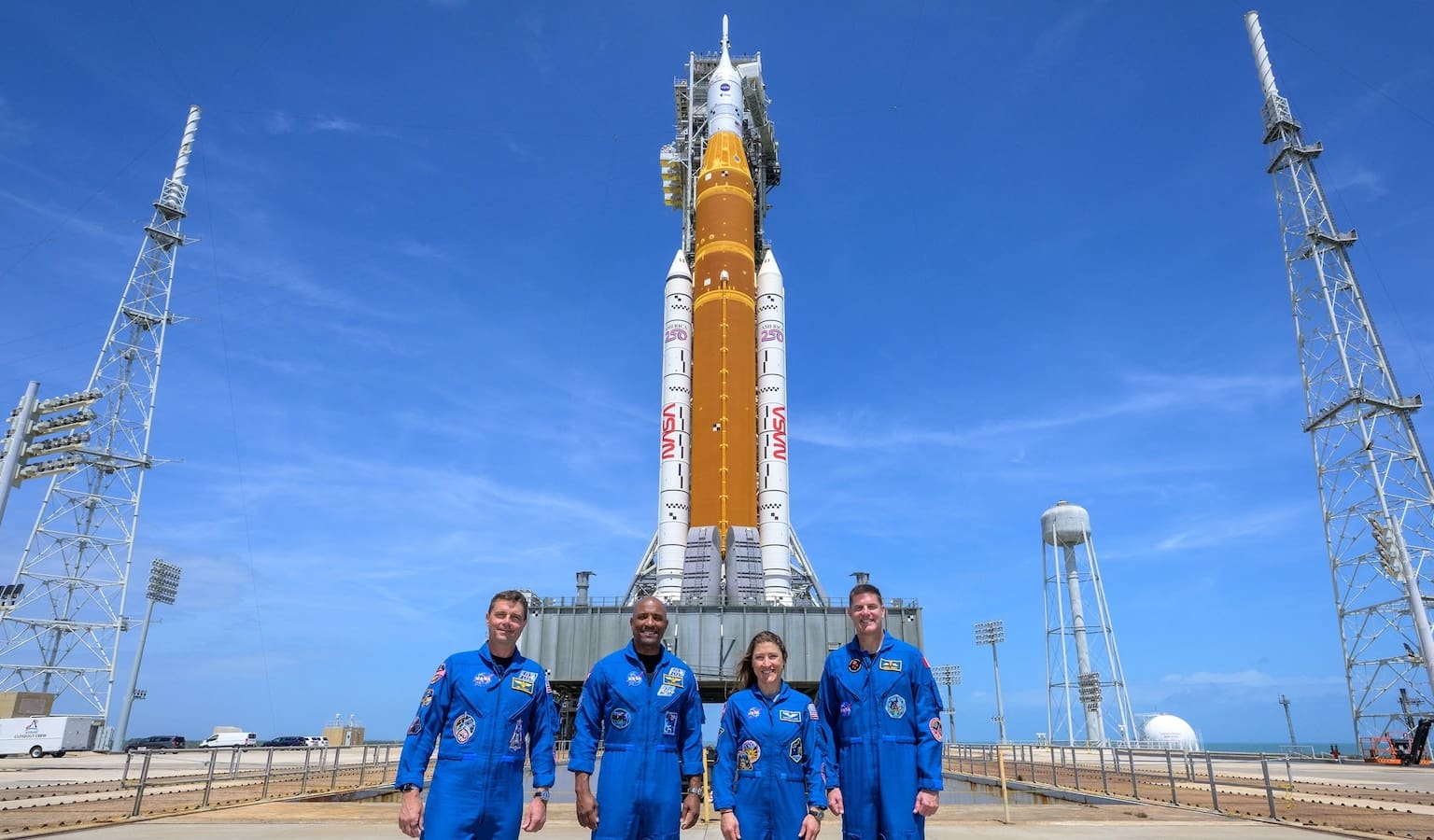 NASA lanza la misión tripulada Artemis II hacia la Luna