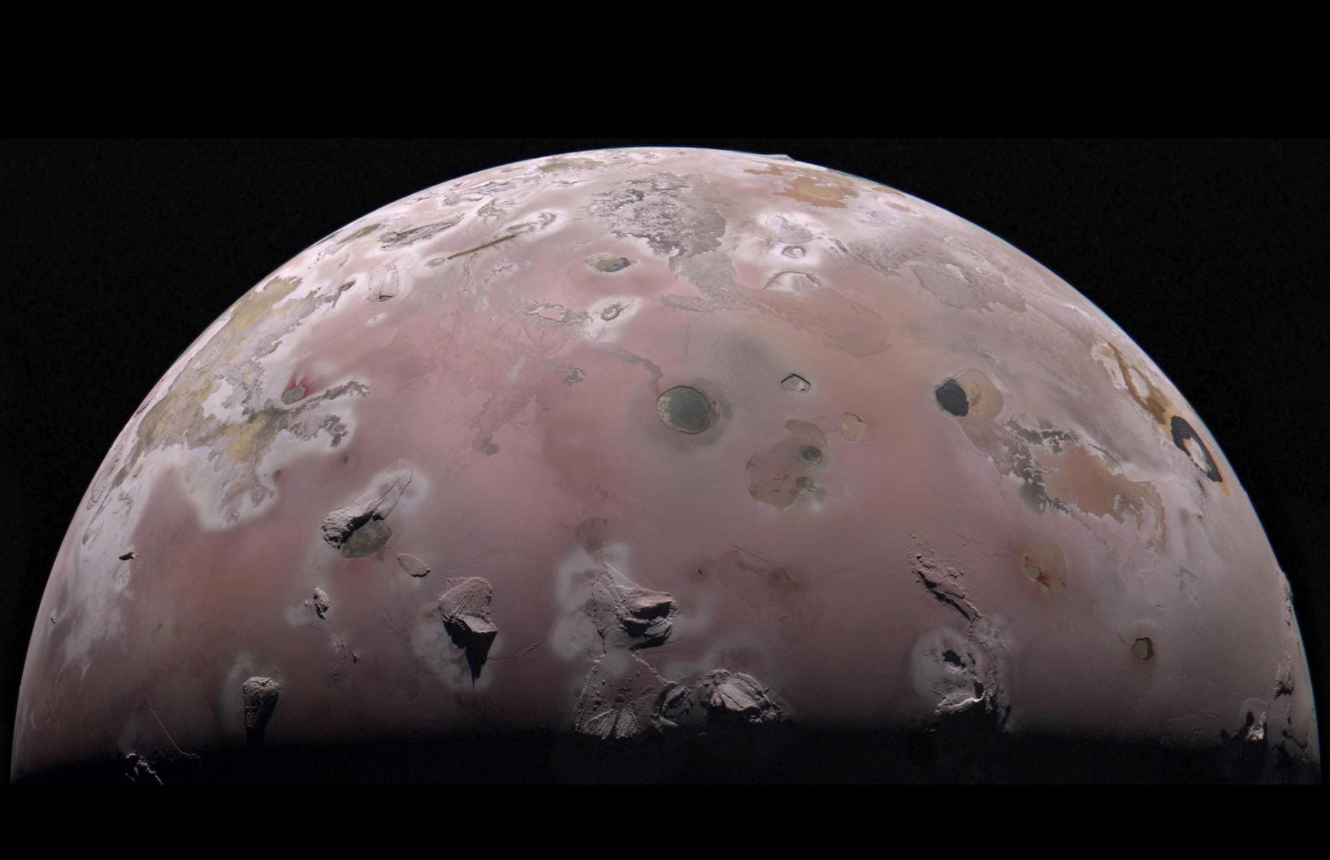 NASA mide la temperatura bajo la corteza de Ío