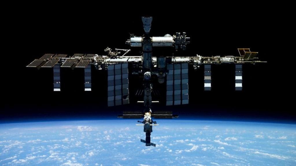 NASA ordena refugio de emergencia en cápsula de SpaceX por fuga de aire en la EEI