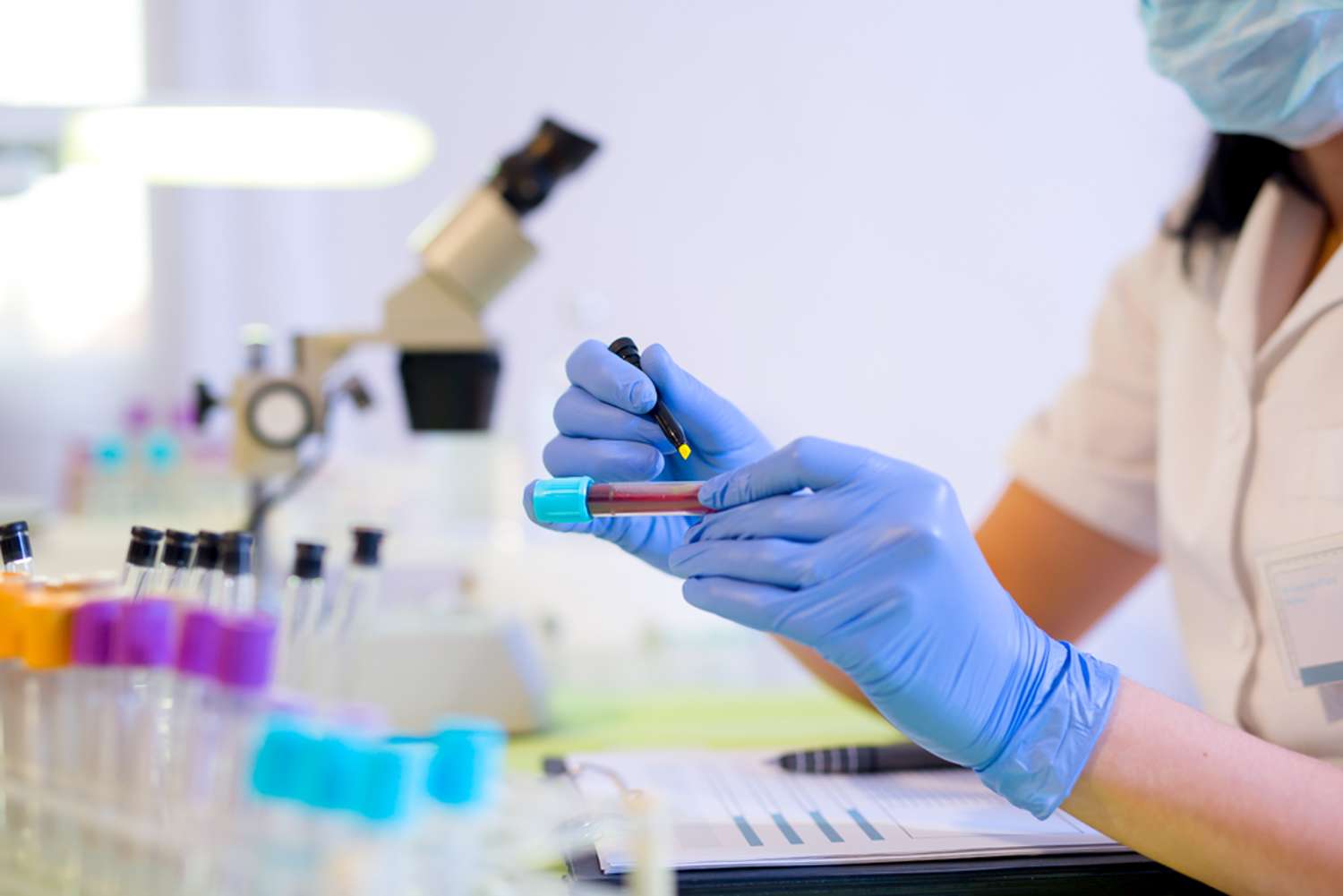 Nueva prueba de sangre analiza 23,000 genes fetales sin riesgos