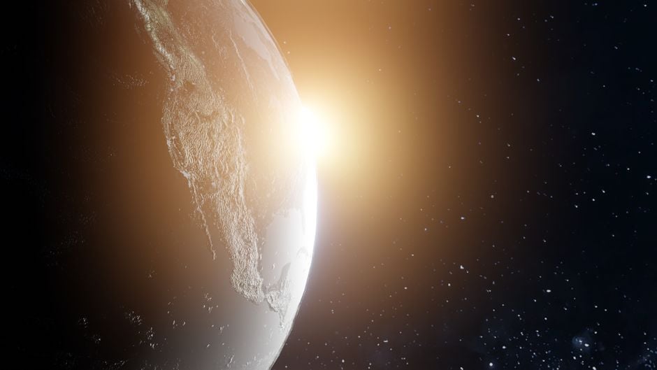 Una vista impresionante de la Tierra con el sol saliendo, iluminando el planeta en el espacio.