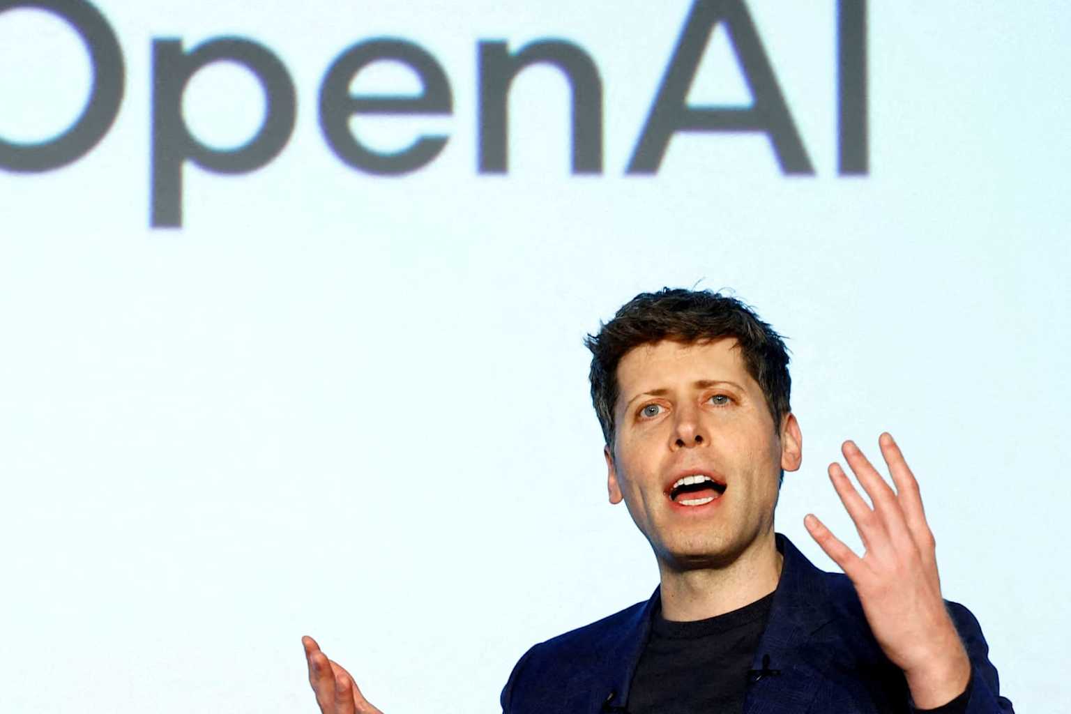 OpenAI advierte riesgo por depender de Microsoft ante su IPO