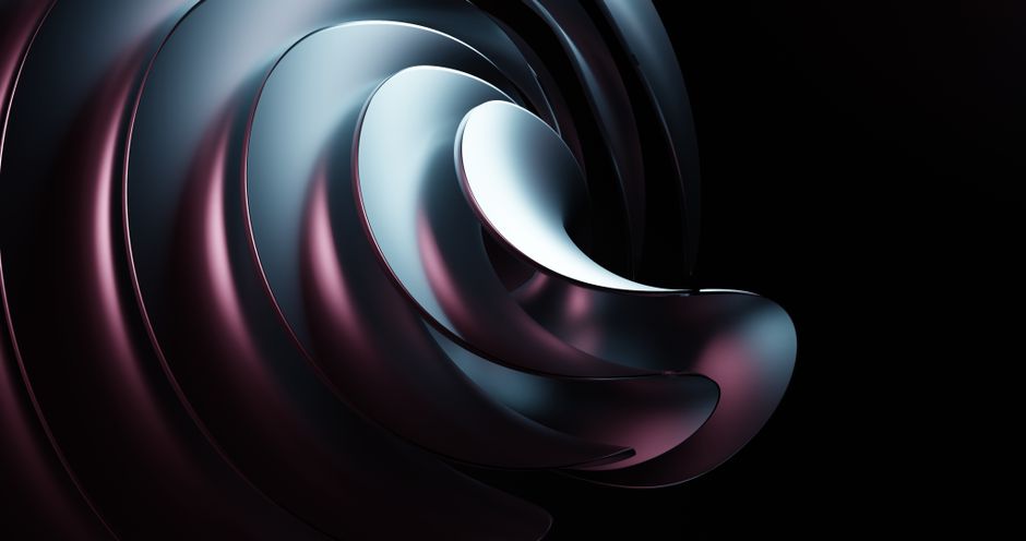 Espiral metálica abstracta con tonos oscuros, que muestra un diseño artístico moderno.