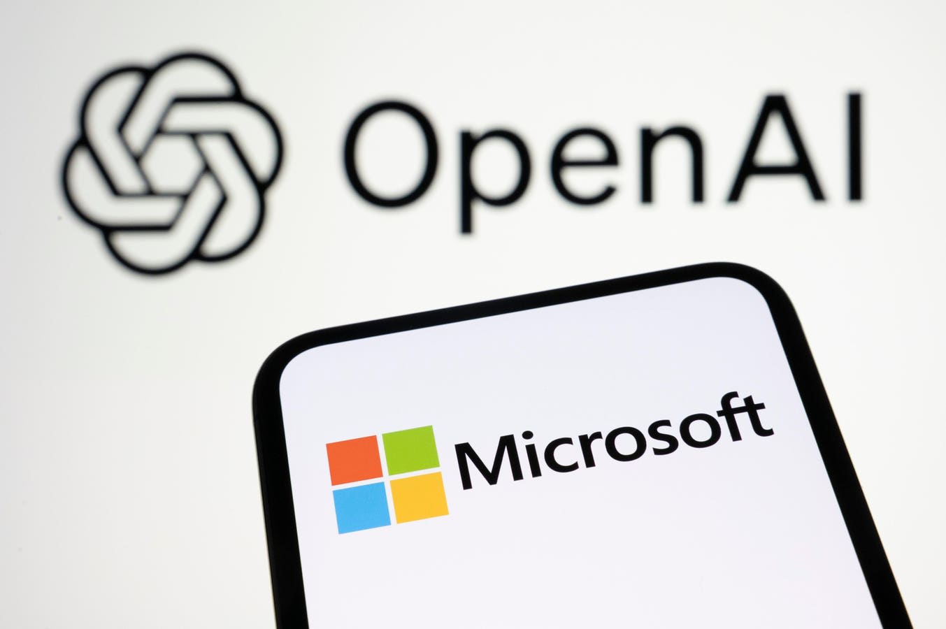 OpenAI libera protocolo MRC abierto para acelerar clústeres de IA