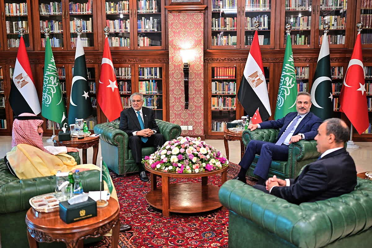 Pakistán ofrece mediar entre EE. UU. e Irán por Ormuz
