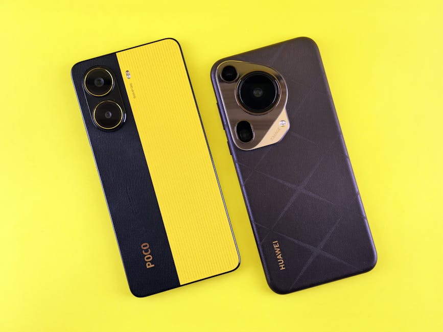 Dos teléfonos inteligentes modernos presentados en una superficie de color amarillo brillante, enfatizando el diseño y la tecnología.