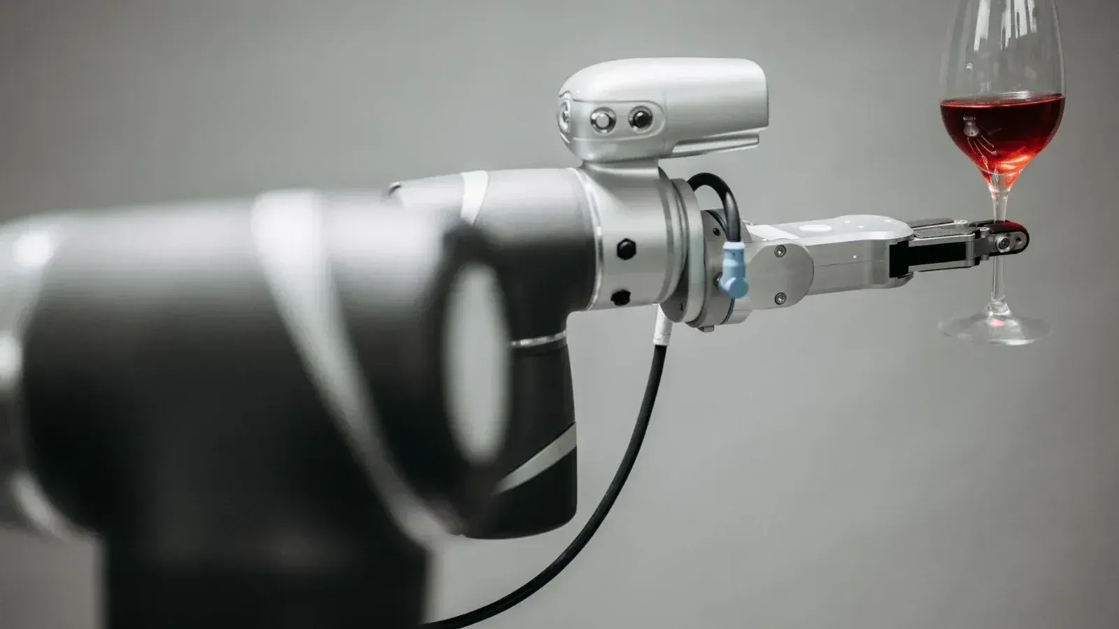 Puerta trasera desvía un robot con IA a una mano de utilería