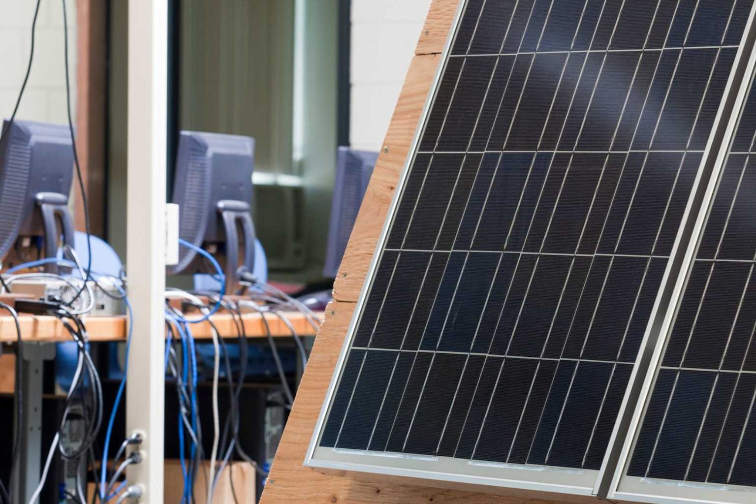 Récord solar: Kyushu alcanza 130% de rendimiento cuántico