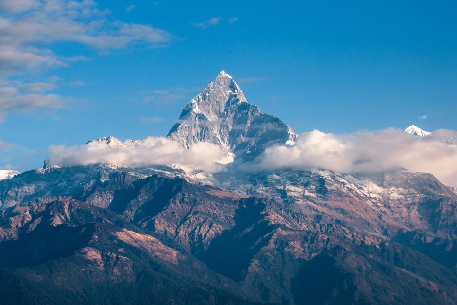 Montaña Gris Y Marrón