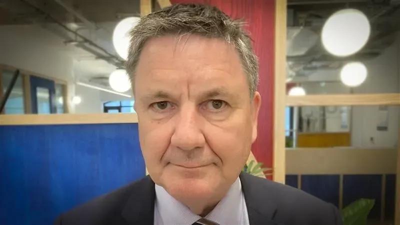 Renuncia John Edwards, jefe de privacidad en Reino Unido