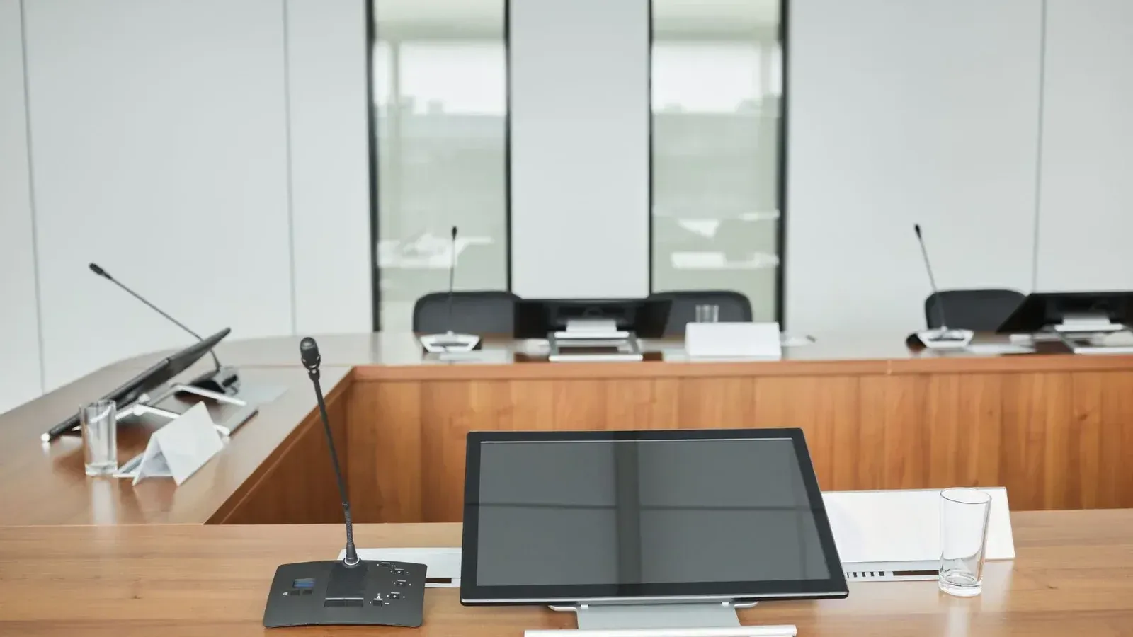 Sacks avala frenar la IA, pero niega la exención antitrust